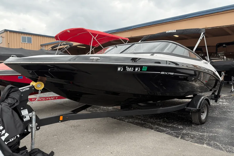 Slide: The Image of Yamaha 195 SX 2024 - 16