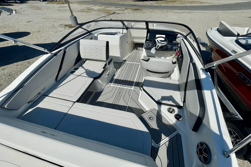 Slide: The Image of Sea Ray SPX 210 Outboard 2026 - 3