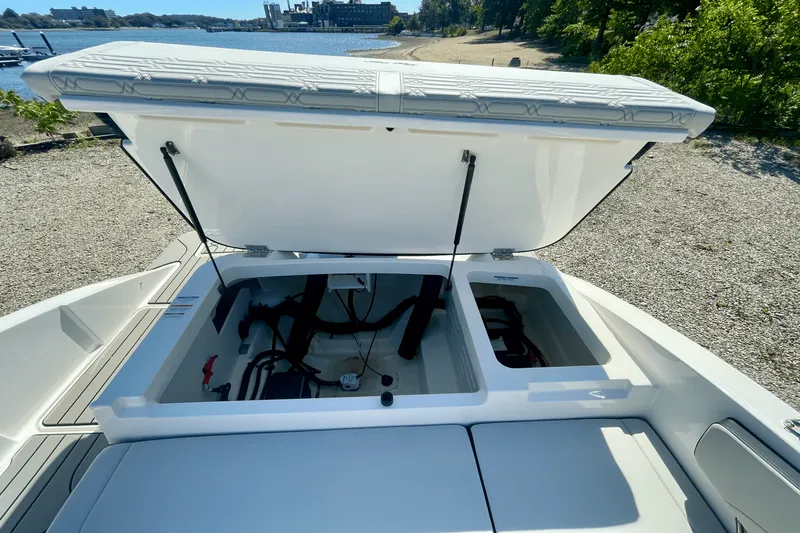 Slide: The Image of Sea Ray SPX 210 Outboard 2026 - 5