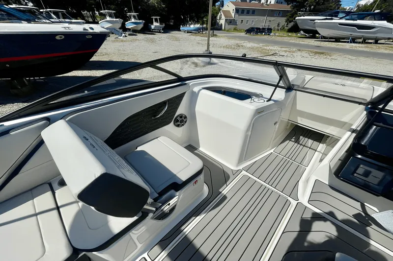 Slide: The Image of Sea Ray SPX 210 Outboard 2026 - 14