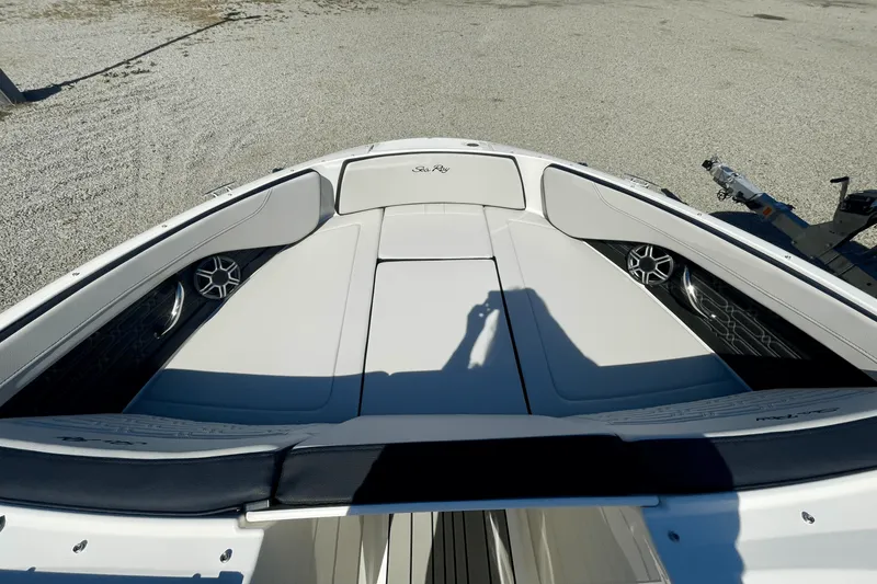 Slide: The Image of Sea Ray SPX 210 Outboard 2026 - 19