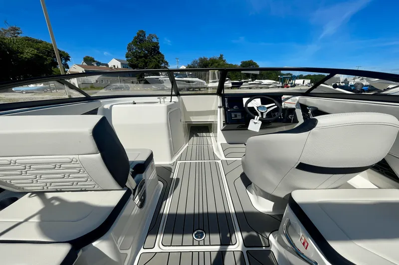 Slide: The Image of Sea Ray SPX 210 Outboard 2026 - 15