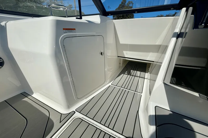 Slide: The Image of Sea Ray SPX 210 Outboard 2026 - 17