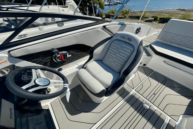 Slide: The Image of Sea Ray SPX 210 Outboard 2026 - 8