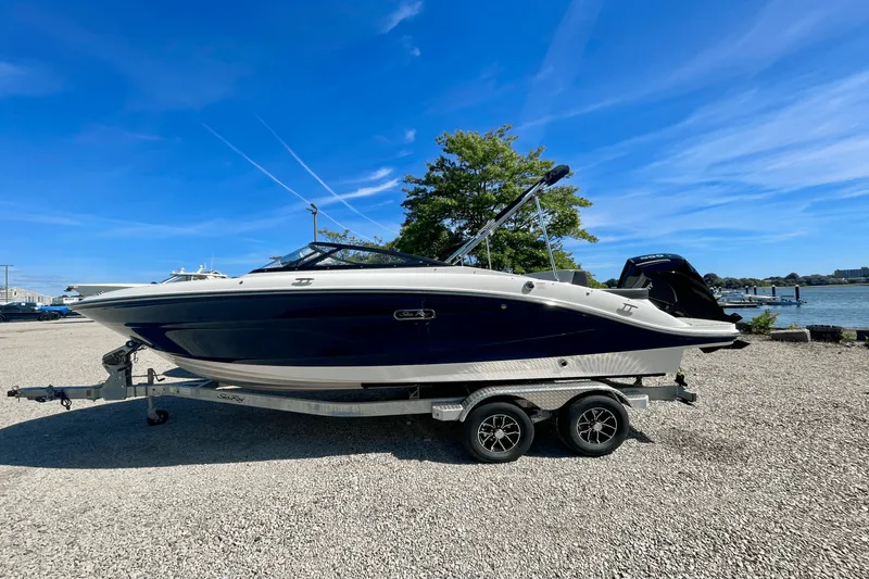 Slide: The Image of Sea Ray SPX 210 Outboard 2026 - 1