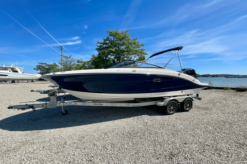 The Image of Sea Ray SPX 210 Outboard 2026 - 0