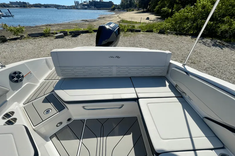 Slide: The Image of Sea Ray SPX 210 Outboard 2026 - 4