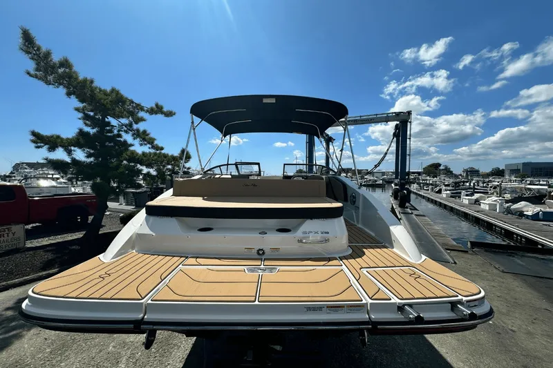 Slide: The Image of Sea Ray SPX 210 2025 - 3