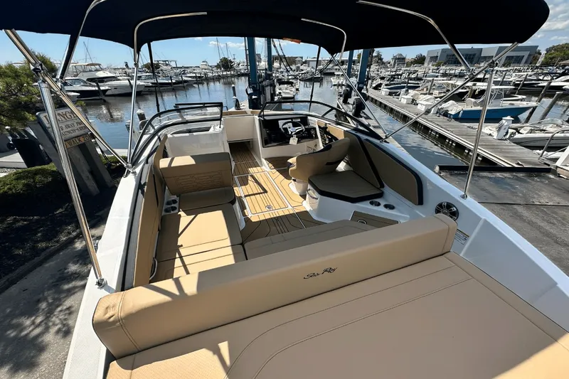 Slide: The Image of Sea Ray SPX 210 2025 - 5