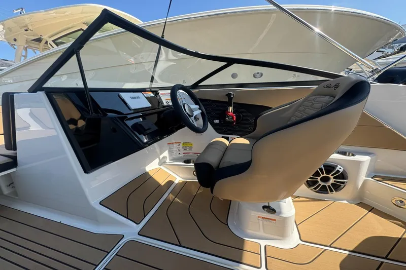 Slide: The Image of Sea Ray SPX 190 2025 - 14