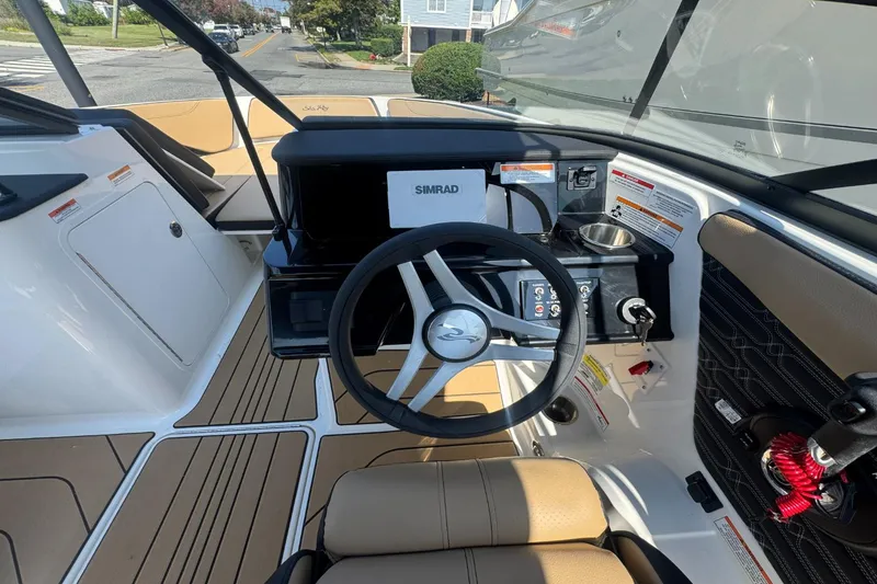 Slide: The Image of Sea Ray SPX 190 2025 - 16