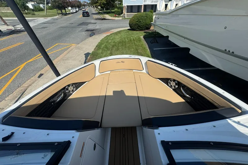 Slide: The Image of Sea Ray SPX 190 2025 - 19