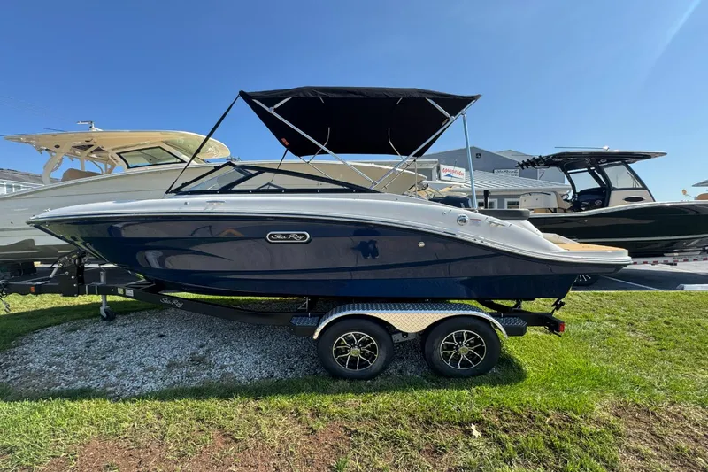 Slide: The Image of Sea Ray SPX 190 2025 - 2