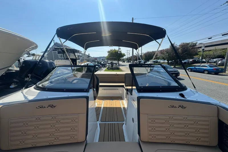 Slide: The Image of Sea Ray SPX 190 2025 - 20