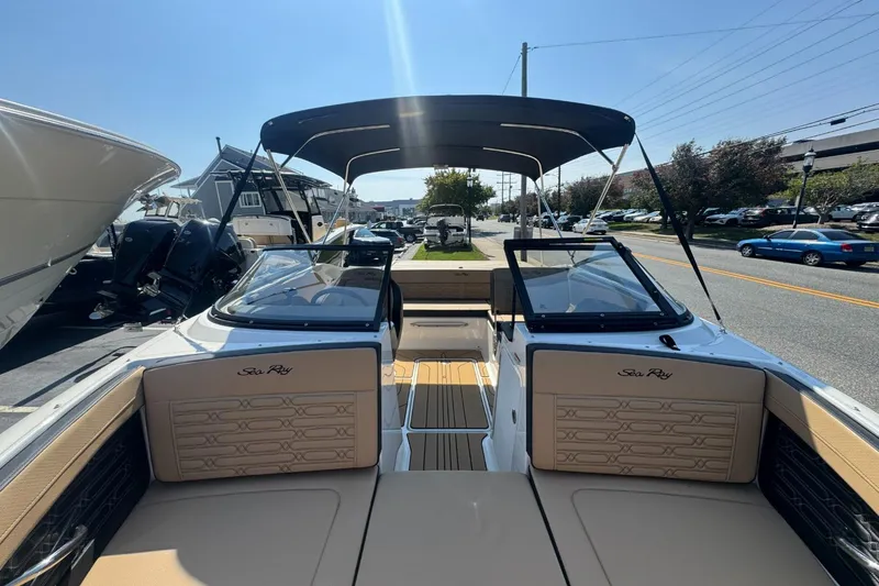 Slide: The Image of Sea Ray SPX 190 2025 - 21