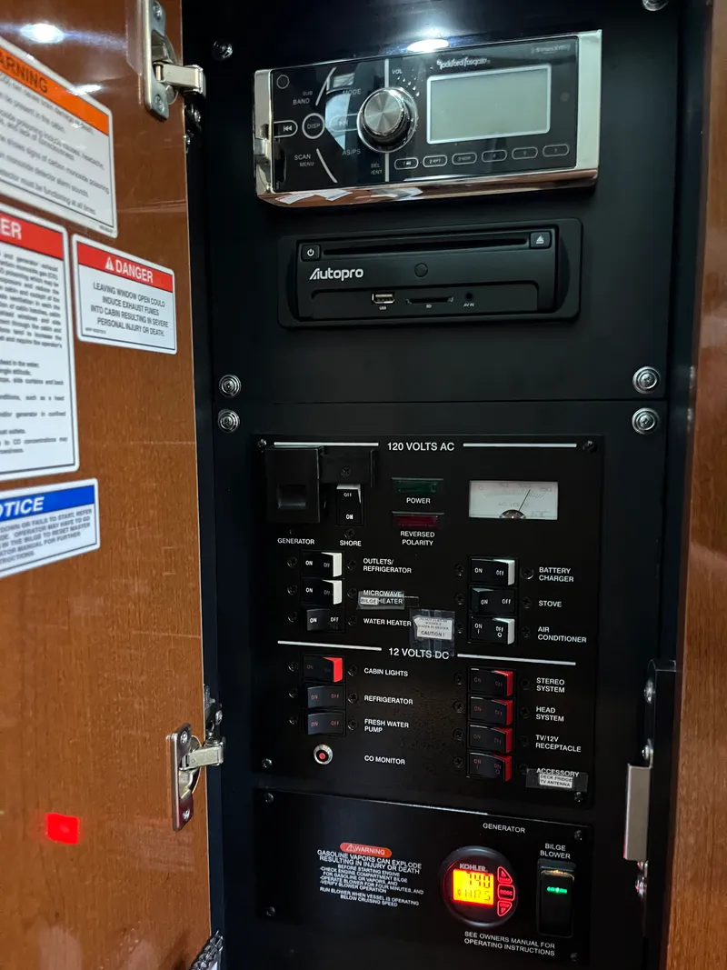 Slide: The Image of Sea Ray 280 SUNDANCER 2014 - 47