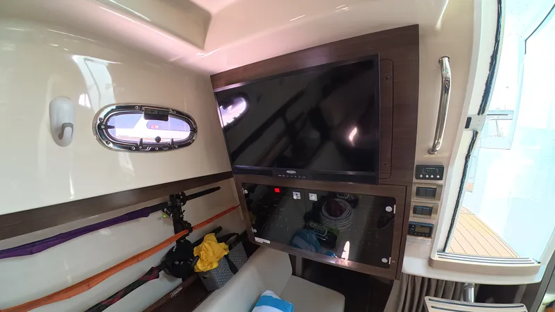 Slide: The Image of Boston Whaler 345 CONQUEST 2018 - 30
