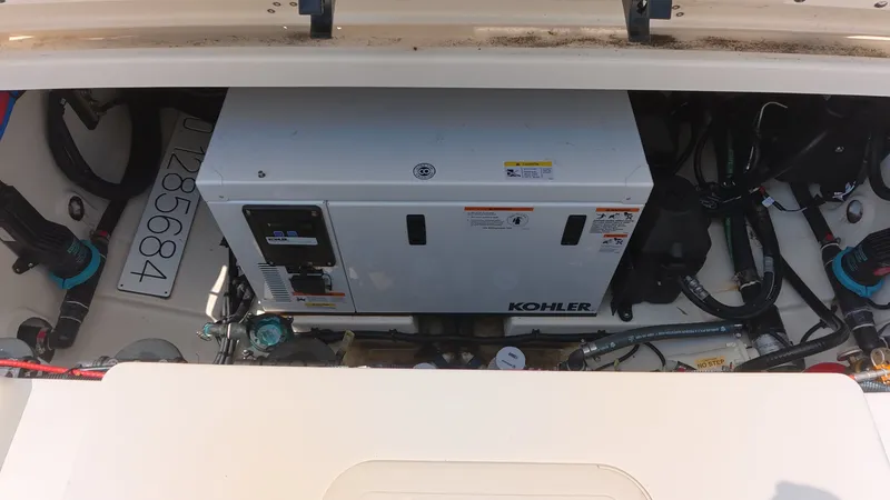 Slide: The Image of Boston Whaler 345 CONQUEST 2018 - 18