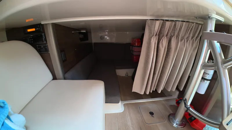 Slide: The Image of Boston Whaler 345 CONQUEST 2018 - 29