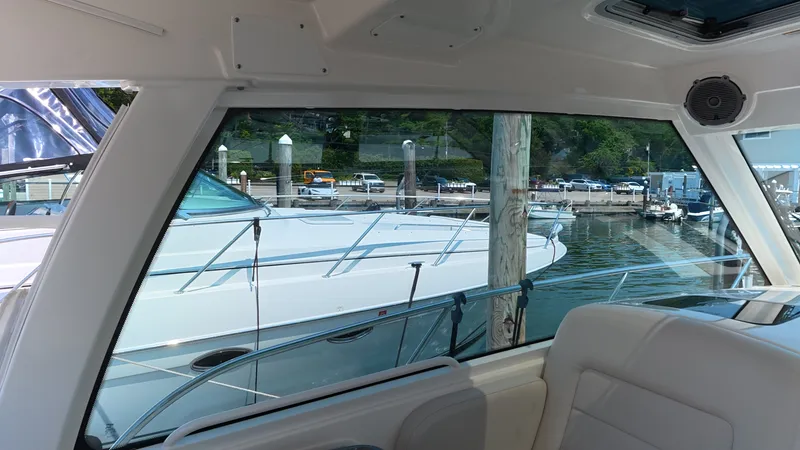 Slide: The Image of Boston Whaler 345 CONQUEST 2018 - 39