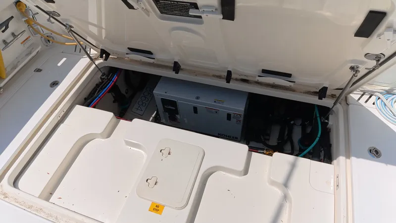 Slide: The Image of Boston Whaler 345 CONQUEST 2018 - 17