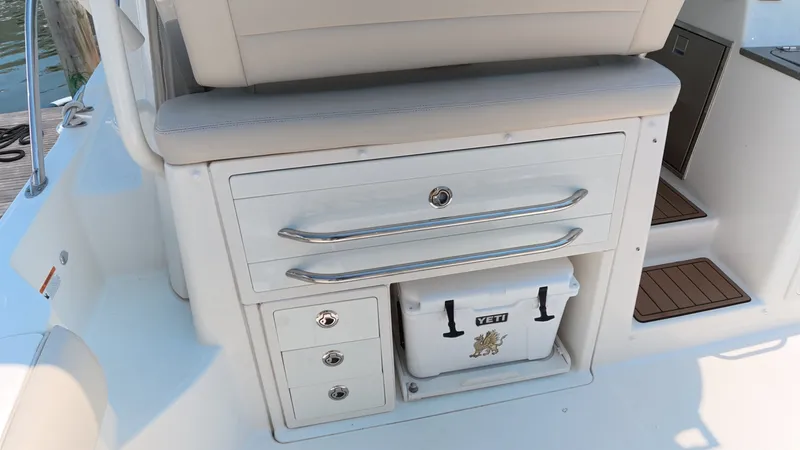 Slide: The Image of Boston Whaler 345 CONQUEST 2018 - 19