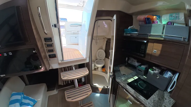 Slide: The Image of Boston Whaler 345 CONQUEST 2018 - 28