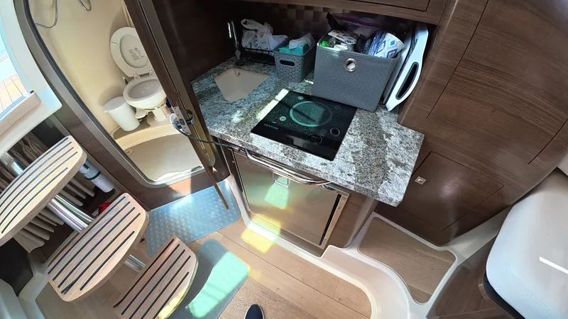 Slide: The Image of Boston Whaler 345 CONQUEST 2018 - 32
