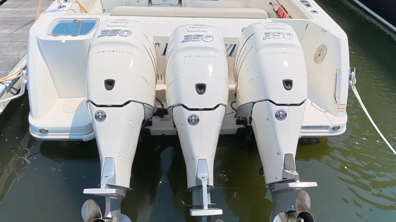 Slide: The Image of Boston Whaler 345 CONQUEST 2018 - 3