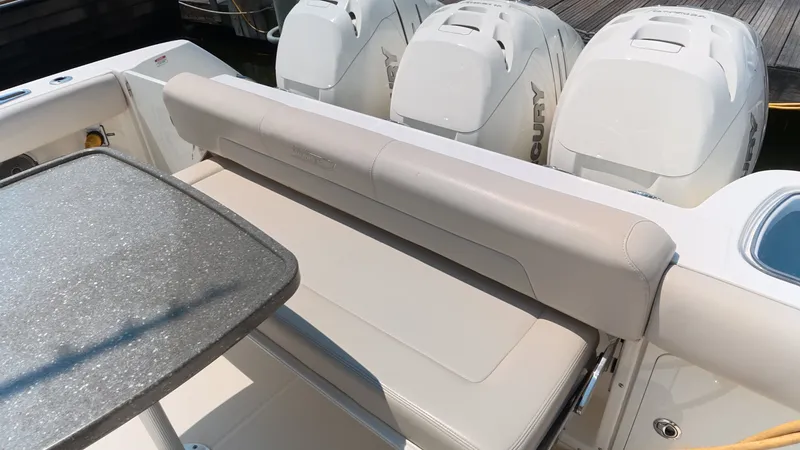 Slide: The Image of Boston Whaler 345 CONQUEST 2018 - 16