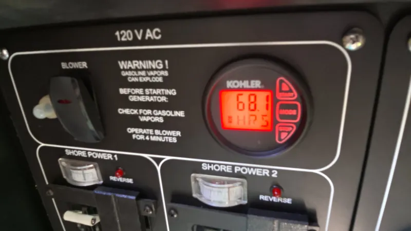 Slide: The Image of Boston Whaler 345 CONQUEST 2018 - 34