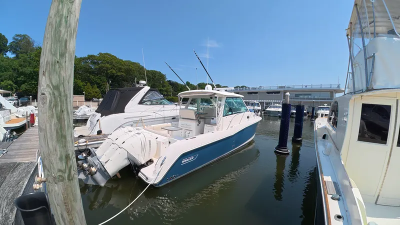 Slide: The Image of Boston Whaler 345 CONQUEST 2018 - 5