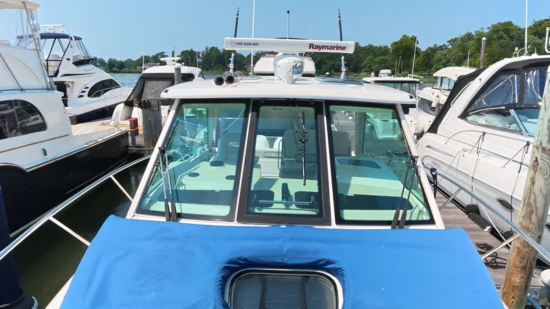 Slide: The Image of Boston Whaler 345 CONQUEST 2018 - 10