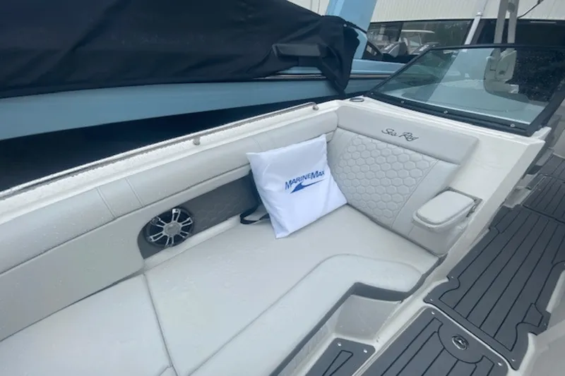 Slide: The Image of Sea Ray 270 SDX 2021 - 12