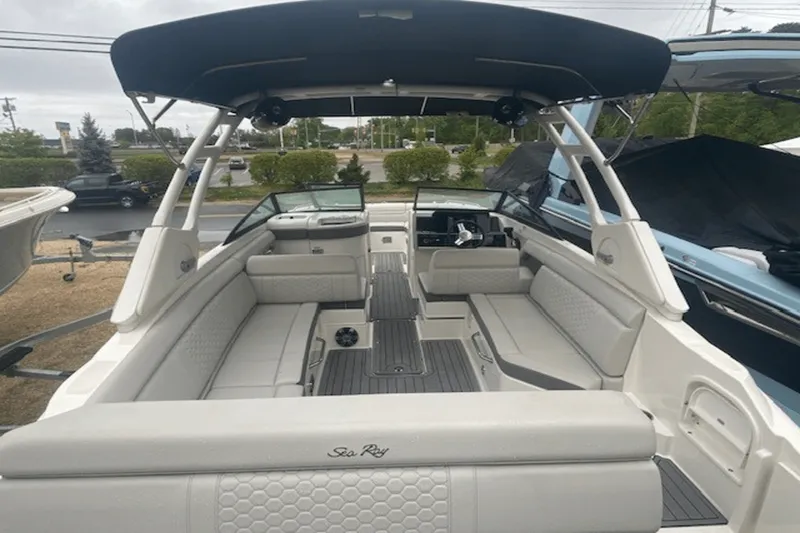 Slide: The Image of Sea Ray 270 SDX 2021 - 2