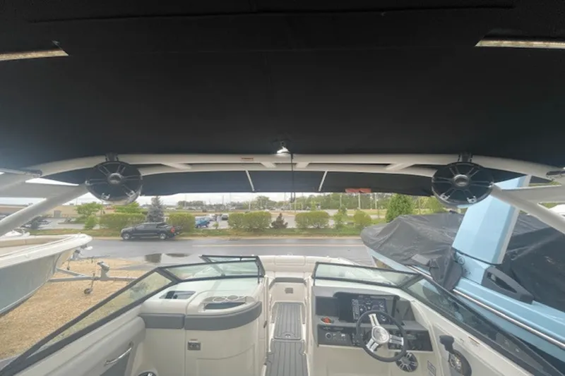 Slide: The Image of Sea Ray 270 SDX 2021 - 3