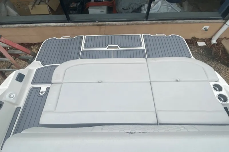 Slide: The Image of Sea Ray 270 SDX 2021 - 4