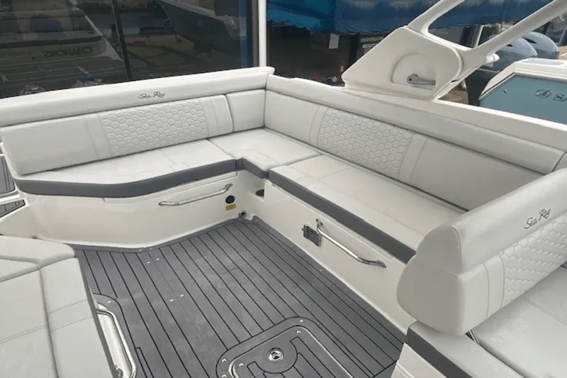Slide: The Image of Sea Ray 270 SDX 2021 - 6