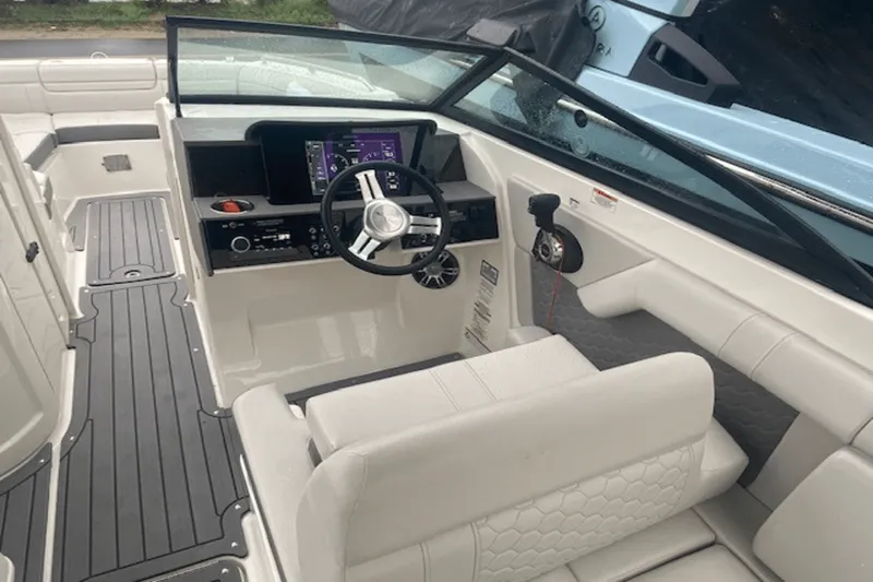 Slide: The Image of Sea Ray 270 SDX 2021 - 8