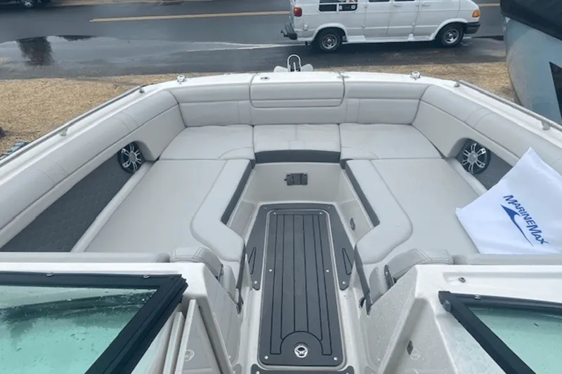 Slide: The Image of Sea Ray 270 SDX 2021 - 9