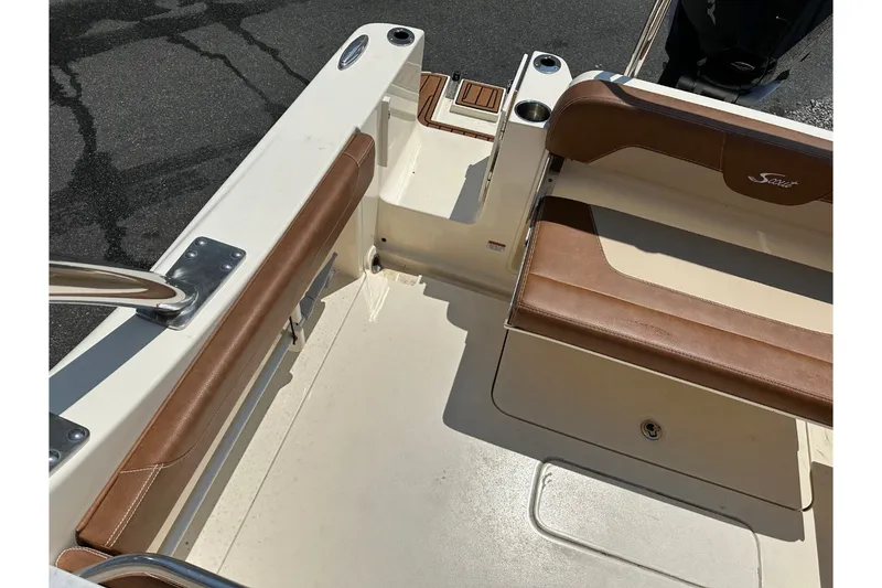 Slide: The Image of Scout 235 DORADO 2021 - 11