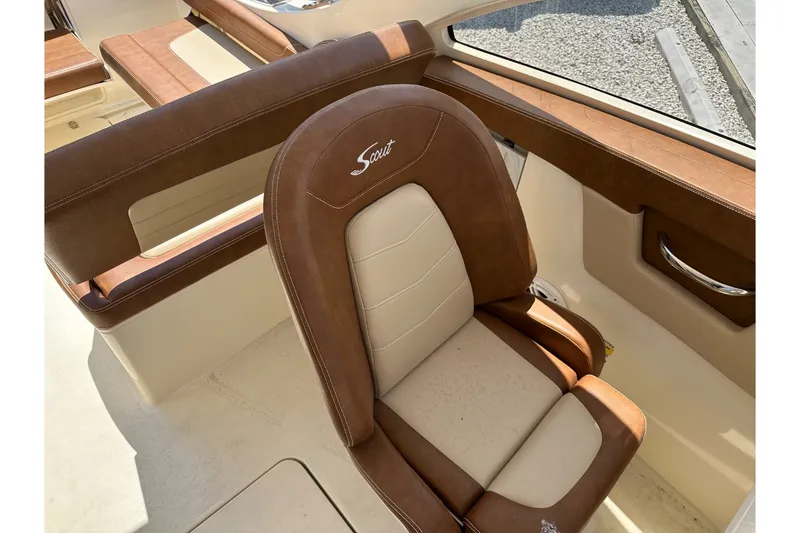 Slide: The Image of Scout 235 DORADO 2021 - 18