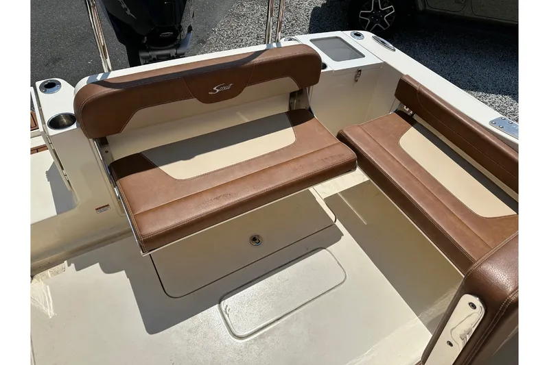 Slide: The Image of Scout 235 DORADO 2021 - 12