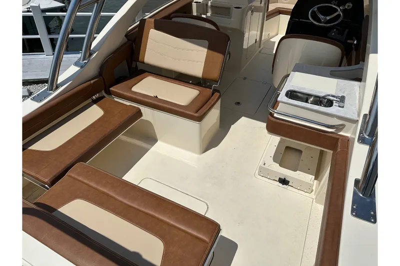Slide: The Image of Scout 235 DORADO 2021 - 10