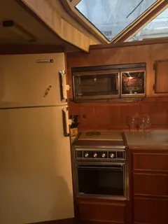 Slide: The Image of Chris-Craft 426 CATALINA 1985 - 23