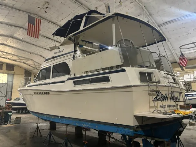 Slide: The Image of Chris-Craft 426 CATALINA 1985 - 4