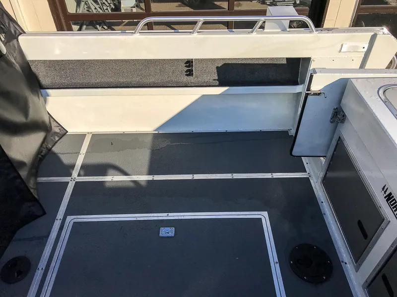 Slide: The Image of North River 22 Seahawk 2026 - 15