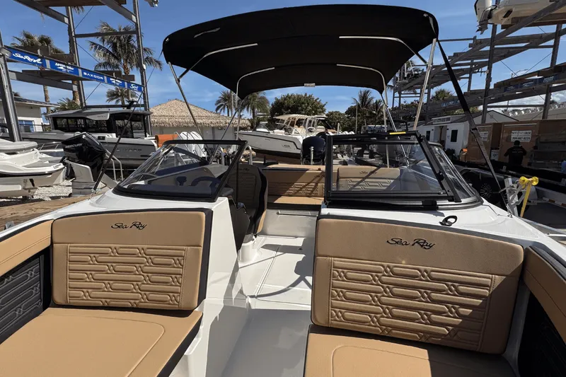 Slide: The Image of Sea Ray SPX 190 Outboard 2025 - 12