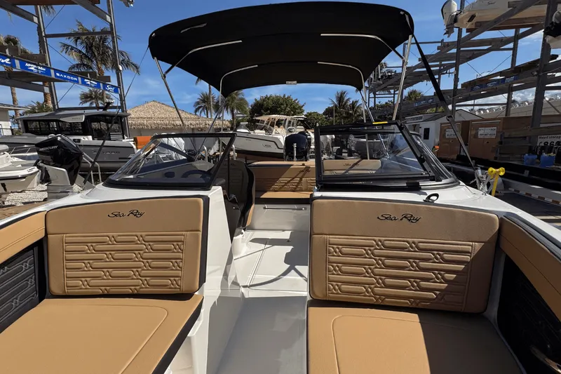 Slide: The Image of Sea Ray SPX 190 Outboard 2025 - 13