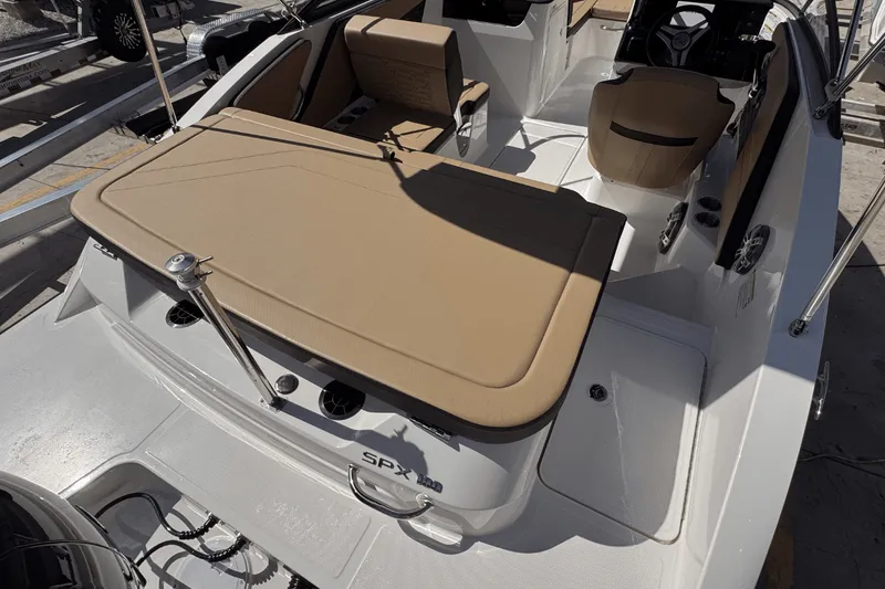 Slide: The Image of Sea Ray SPX 190 Outboard 2025 - 14